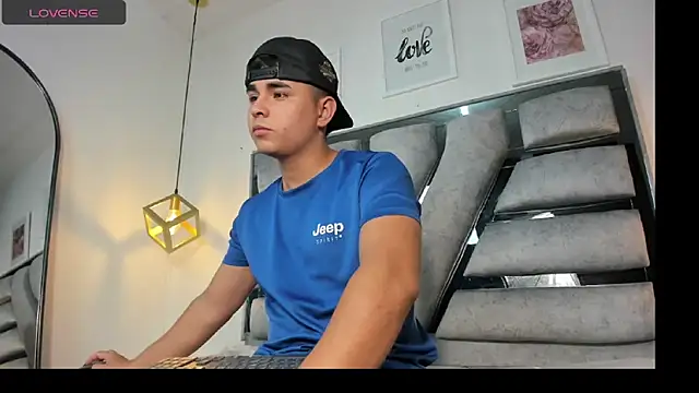 lianfox  online show from April 16, 2026, 12:50 pm