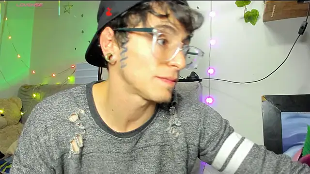 puepleholly online show from February 3, 2026, 12:21 am