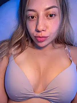 Snapshot of MissCat_ chatting on November 29, 2025, 1:50 am MissCat online show from November 29, 2025, 1:50 am