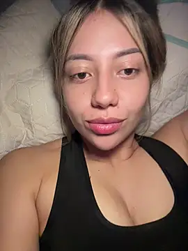 Snapshot of MissCat_ chatting on December 5, 2025, 2:10 am MissCat online show from December 5, 2025, 2:10 am