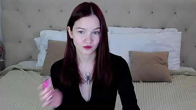 Snapshot of MichelleRoux chatting on November 5, 2025, 1:03 pm MichelleRoux online show from November 5, 2025, 1:03 pm