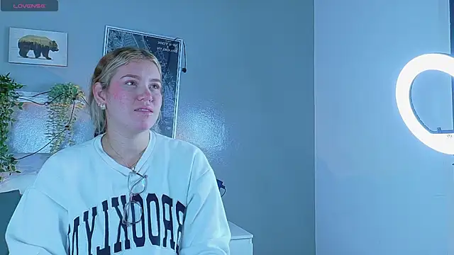 BelaMiller  online show from September 23, 2025, 11:39 am