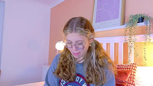 BelaMiller  online show from October 2, 2025, 11:35 am