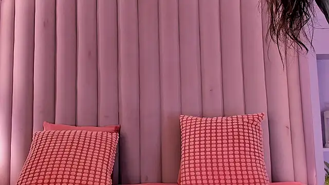 TiffValentinee  online show from October 28, 2025, 7:57 pm