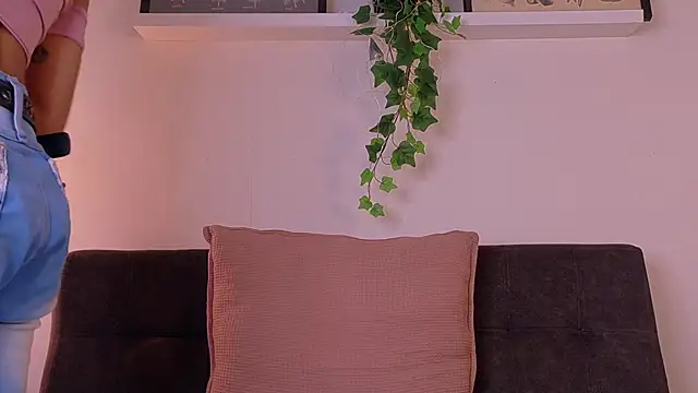 TiffValentinee  online show from March 3, 2026, 8:16 pm