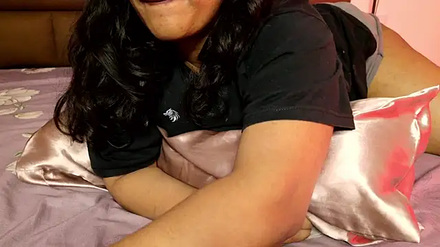 Snapshot of Gulaboo100 chatting on November 27, 2025, 7:58 pm Gulaboo100 online show from November 27, 2025, 7:58 pm