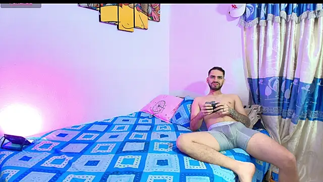 daniquintero03 online show from February 4, 2026, 4:40 am