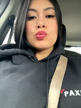 CrisMarulanda online show from November 30, 2025, 11:44 am