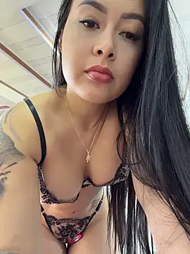 Snapshot of CrisMarulanda chatting on April 8, 2026, 2:07 pm CrisMarulanda online show from April 8, 2026, 2:07 pm