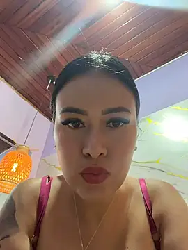 Snapshot of CrisMarulanda chatting on July 13, 2026, 5:34 pm CrisMarulanda online show from July 13, 2026, 5:34 pm