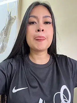 Snapshot of CrisMarulanda chatting on June 16, 2026, 4:51 pm CrisMarulanda online show from June 16, 2026, 4:51 pm