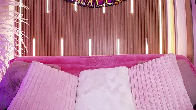 MylaDreams online show from October 31, 2025, 3:36 am