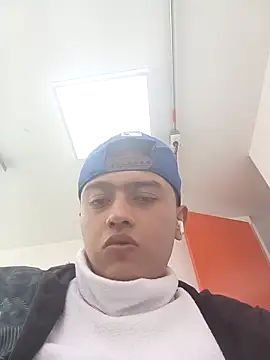 Snapshot of Lee_priest chatting on December 17, 2025, 3:17 pm Lee priest online show from December 17, 2025, 3:17 pm