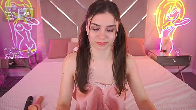 Snapshot of HeavenElle chatting on July 7, 2026, 5:54 am HeavenElle online show from July 7, 2026, 5:54 am
