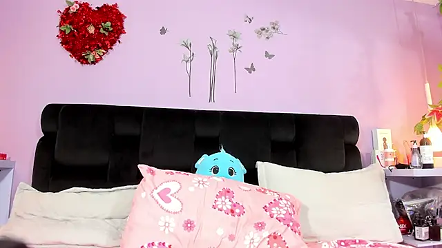 KendallWings online show from November 30, 2025, 5:08 am