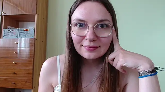 LooveELLYx online show from June 3, 2026, 2:33 pm