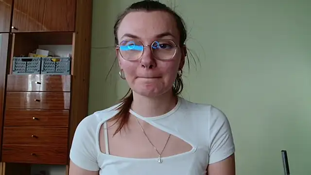 LooveELLYx online show from October 1, 2025, 1:37 pm