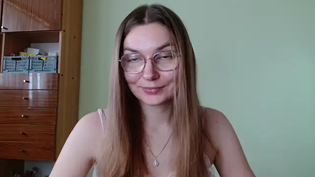 LooveELLYx online show from October 16, 2025, 1:30 pm