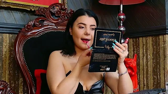 Snapshot of MistressEly chatting on December 18, 2025, 7:02 am MistressEly online show from December 18, 2025, 7:02 am