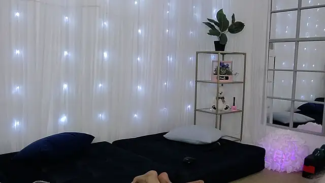 Snapshot of SarahRaynex chatting on February 3, 2026, 11:32 pm SarahRaynex online show from February 3, 2026, 11:32 pm