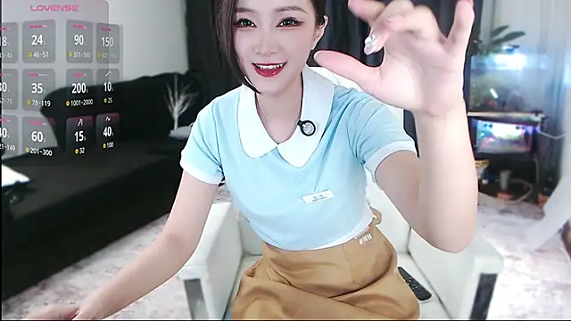 Snapshot of Candice-99 chatting on September 16, 2025, 2:40 pm Candice-99 online show from September 16, 2025, 2:40 pm