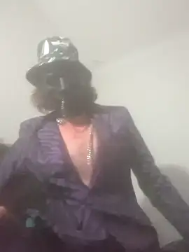 Snapshot of straightozgoesdwn chatting on November 15, 2025, 5:28 pm straightozgoesdwn online show from November 15, 2025, 5:28 pm