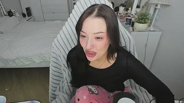 Snapshot of saadnesstyan chatting on December 2, 2025, 12:29 pm saadnesstyan online show from December 2, 2025, 12:29 pm