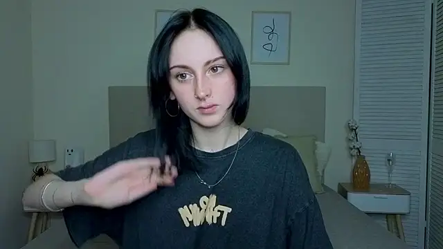 Snapshot of Little_moly999 chatting on November 12, 2025, 10:02 pm Little moly999 online show from November 12, 2025, 10:02 pm