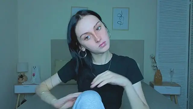 Snapshot of Little_moly999 chatting on November 6, 2025, 9:30 pm Little moly999 online show from November 6, 2025, 9:30 pm