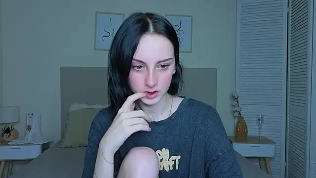 Snapshot of Little_moly999 chatting on November 17, 2025, 4:38 am Little moly999 online show from November 17, 2025, 4:38 am