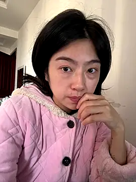 Olivia-l online show from November 15, 2025, 6:28 am