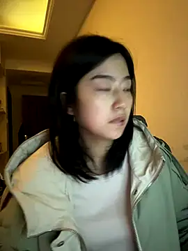 Olivia-l online show from December 2, 2025, 12:51 pm