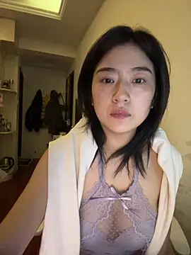 Olivia-l online show from December 1, 2025, 12:28 pm