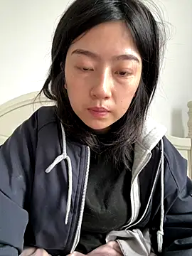 Olivia-l online show from November 26, 2025, 5:29 am