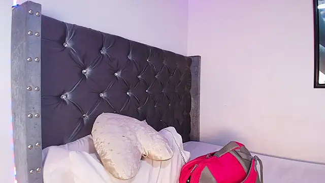 Snapshot of GraceWallace_ chatting on September 14, 2025, 5:02 pm GraceWallace online show from September 14, 2025, 5:02 pm