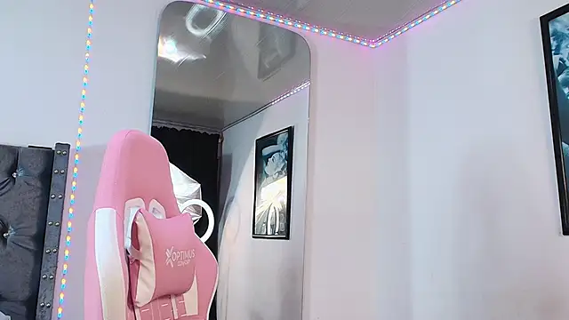 Snapshot of GraceWallace_ chatting on November 22, 2025, 11:03 pm GraceWallace online show from November 22, 2025, 11:03 pm