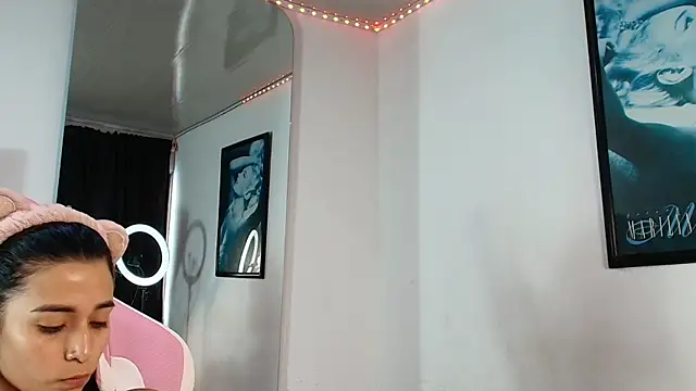 Snapshot of GraceWallace_ chatting on December 17, 2025, 6:02 pm GraceWallace online show from December 17, 2025, 6:02 pm