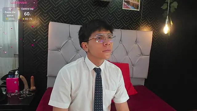 Snapshot of Thiago_Kozak chatting on October 28, 2025, 1:10 pm Thiago Kozak online show from October 28, 2025, 1:10 pm