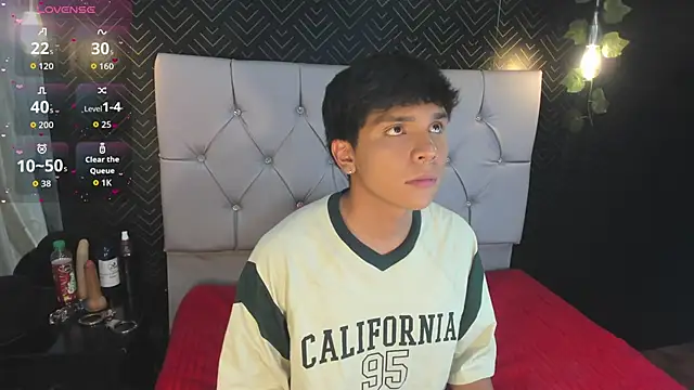 Snapshot of Thiago_Kozak chatting on November 11, 2025, 1:55 am Thiago Kozak online show from November 11, 2025, 1:55 am