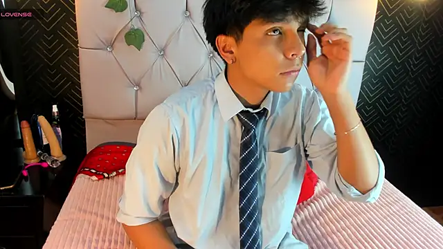 Snapshot of Thiago_Kozak chatting on October 7, 2025, 12:28 pm Thiago Kozak online show from October 7, 2025, 12:28 pm