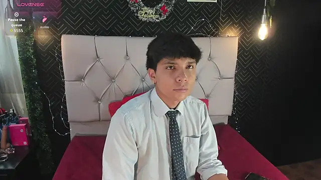 Snapshot of Thiago_Kozak chatting on December 1, 2025, 12:06 pm Thiago Kozak online show from December 1, 2025, 12:06 pm