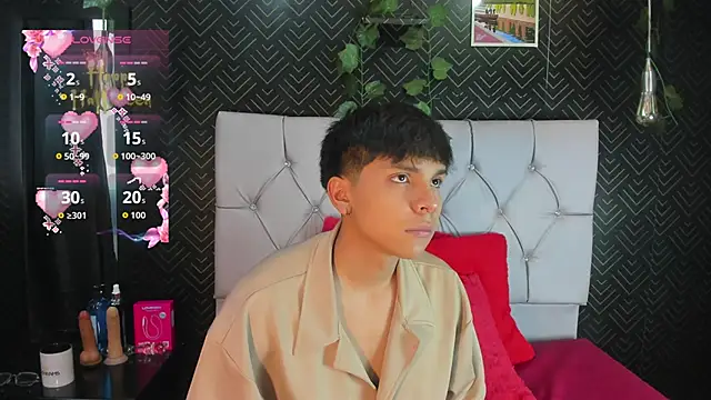 Snapshot of Thiago_Kozak chatting on October 17, 2025, 12:29 pm Thiago Kozak online show from October 17, 2025, 12:29 pm