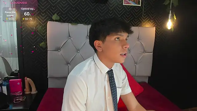 Snapshot of Thiago_Kozak chatting on October 29, 2025, 1:10 pm Thiago Kozak online show from October 29, 2025, 1:10 pm