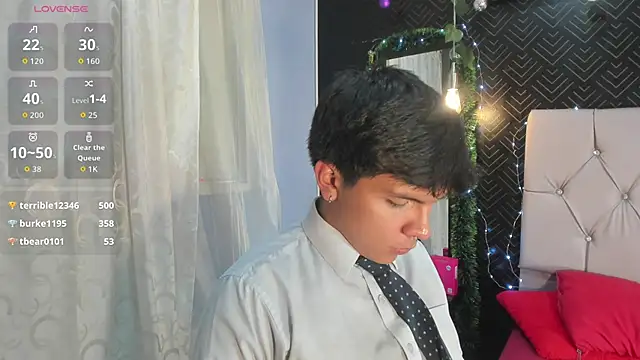 Snapshot of Thiago_Kozak chatting on December 2, 2025, 12:11 am Thiago Kozak online show from December 2, 2025, 12:11 am