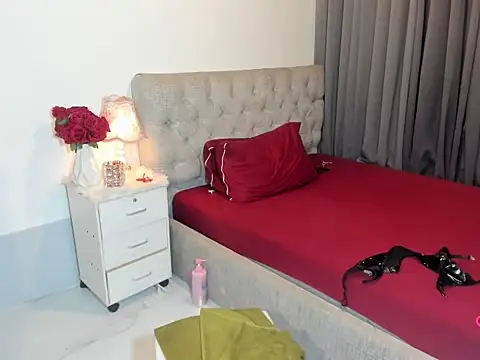 Iamyourbabyalicia online show from February 7, 2026, 6:05 pm