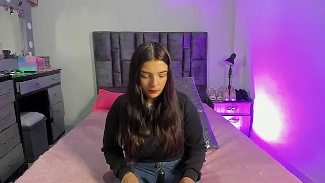 Snapshot of Esmeraldaa- chatting on January 18, 2026, 10:07 am Esmeraldaa- online show from January 18, 2026, 10:07 am