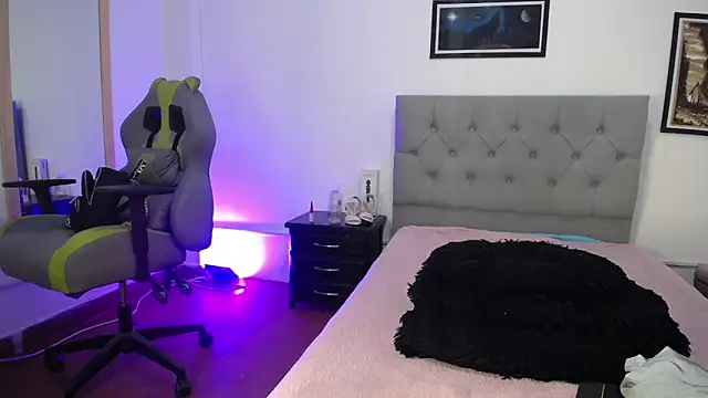 Snapshot of Esmeraldaa- chatting on November 1, 2025, 11:31 pm Esmeraldaa- online show from November 1, 2025, 11:31 pm