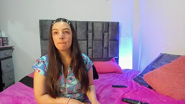 Esmeraldaa- online show from April 19, 2026, 5:47 pm