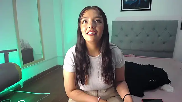 Snapshot of Esmeraldaa- chatting on November 13, 2025, 5:22 am Esmeraldaa- online show from November 13, 2025, 5:22 am