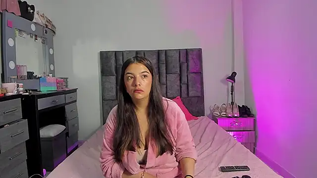 Snapshot of Esmeraldaa- chatting on January 12, 2026, 6:53 am Esmeraldaa- online show from January 12, 2026, 6:53 am